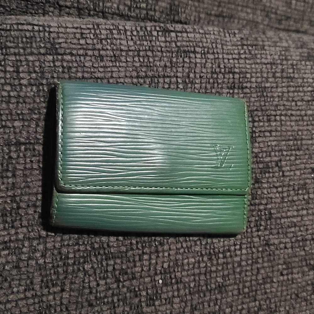 Louis Vuitton | Epi Keyholder - Picture 2 of 7